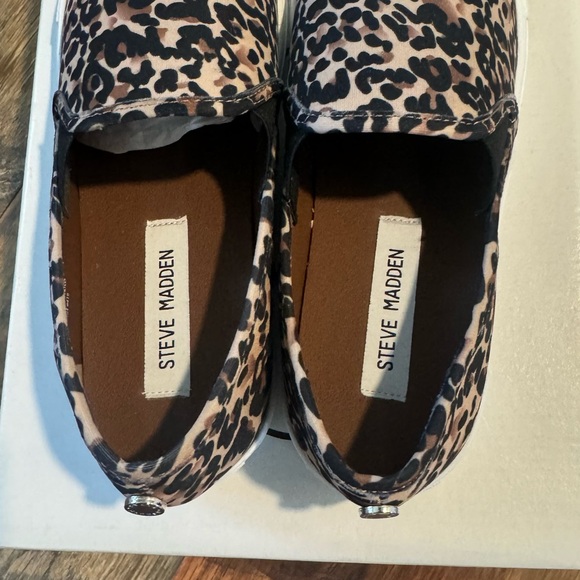 Steve Madden Leopard Print Women's Slip-On Shoes sz 8 NEW - Picture 3 of 4